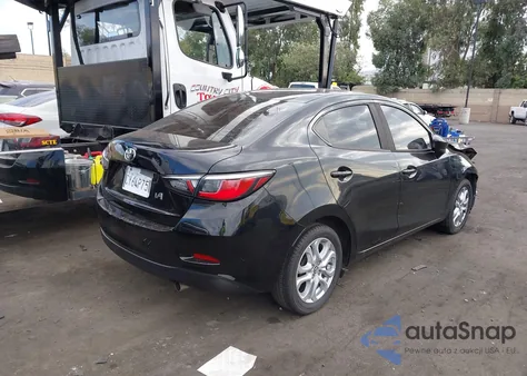 2018 Toyota Yaris Ia из США, поврежденный, VIN 3MYDLBYV5JY315860